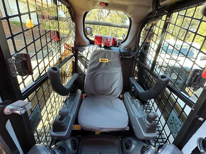 2023 Caterpillar 259D3 seat