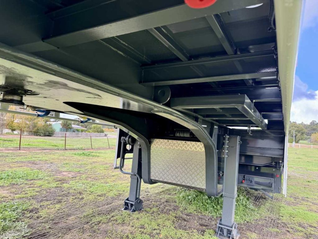 FreightWest  Heavy Duty Triaxle Dropdeck Trailer framing