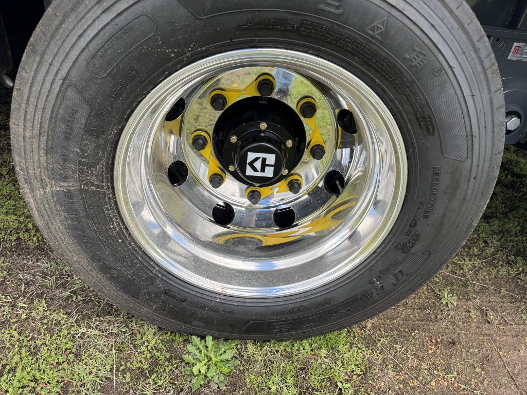 FreightWest  Heavy Duty Triaxle Dropdeck Trailer wheels 2