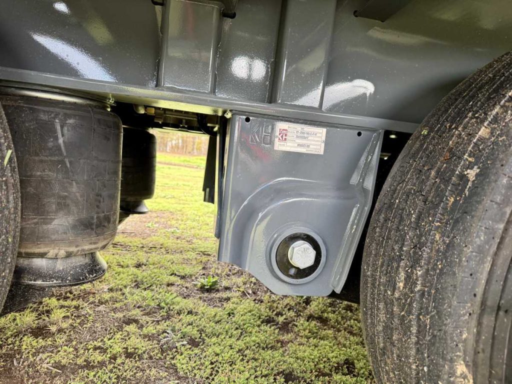 FreightWest  Heavy Duty Triaxle Dropdeck Trailer clean floor