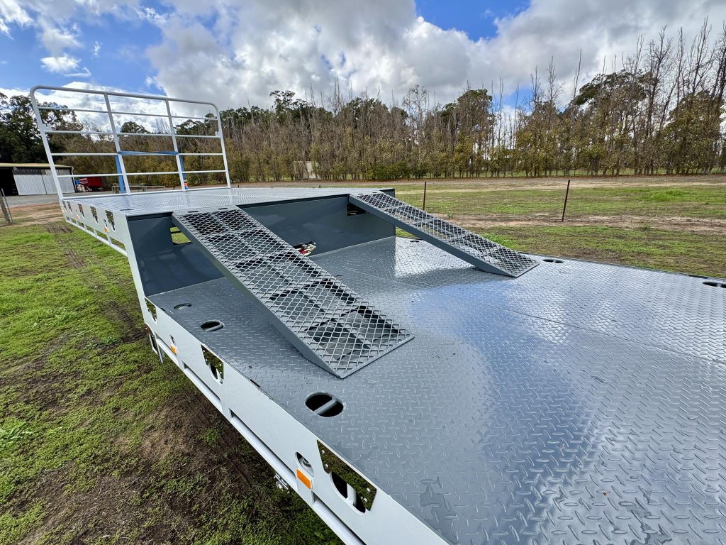 FreightWest  Heavy Duty Triaxle Dropdeck Trailer ramp 2