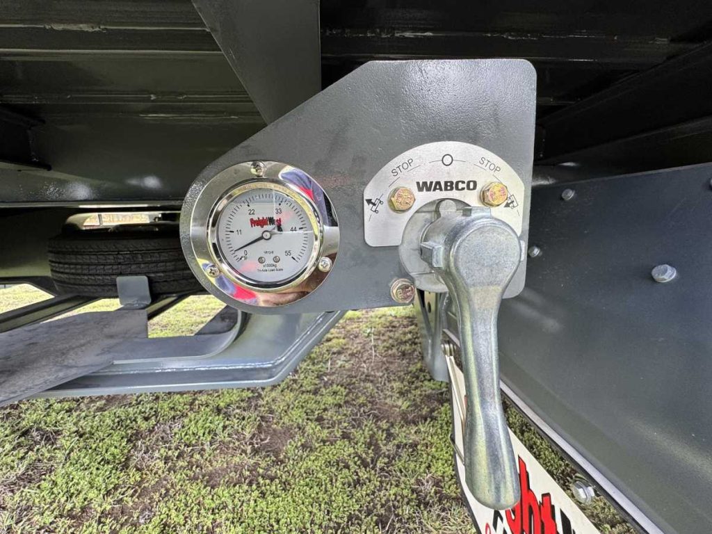 FreightWest  Heavy Duty Triaxle Dropdeck Trailer gauge