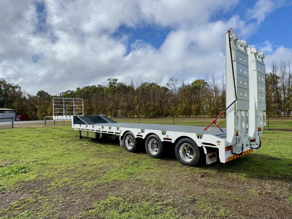 FreightWest  Heavy Duty Triaxle Dropdeck Trailer outdoor