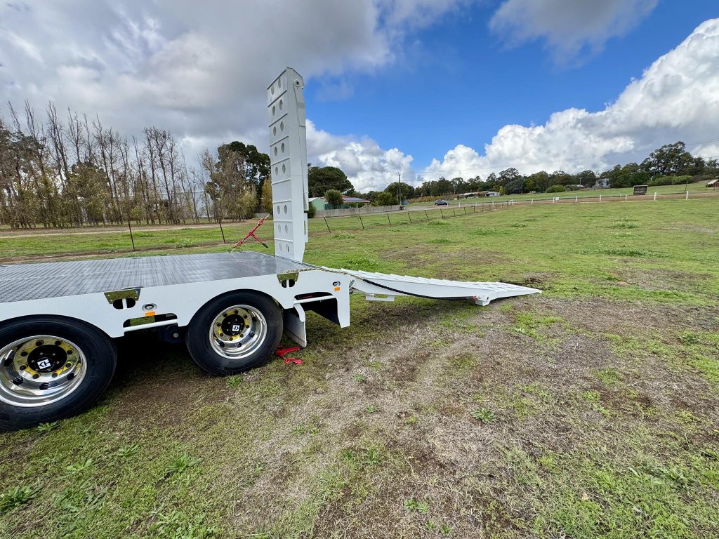 FreightWest  Heavy Duty Triaxle Dropdeck Trailer ramp down
