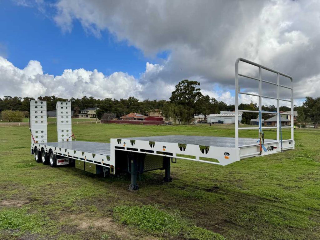 FreightWest  Heavy Duty Triaxle Dropdeck Trailer outdoor 3