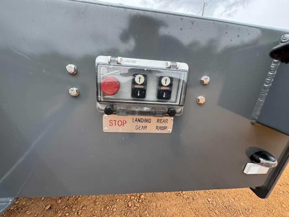 FreightWest Triaxle button