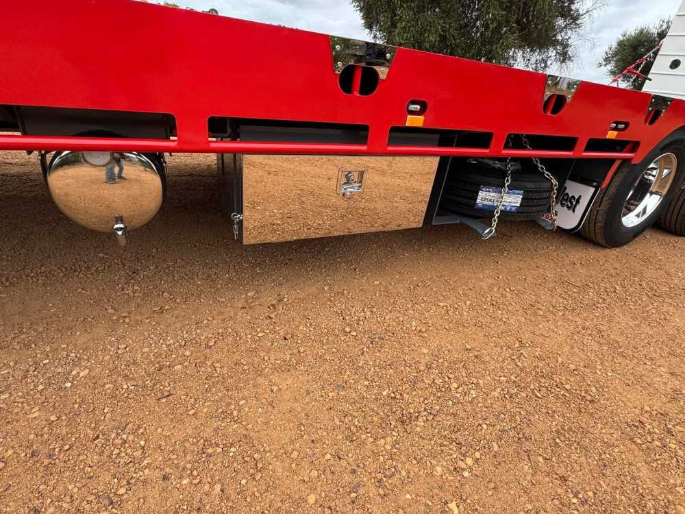 FreightWest Triaxle low right