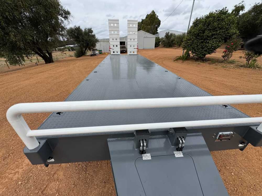 FreightWest Triaxle top