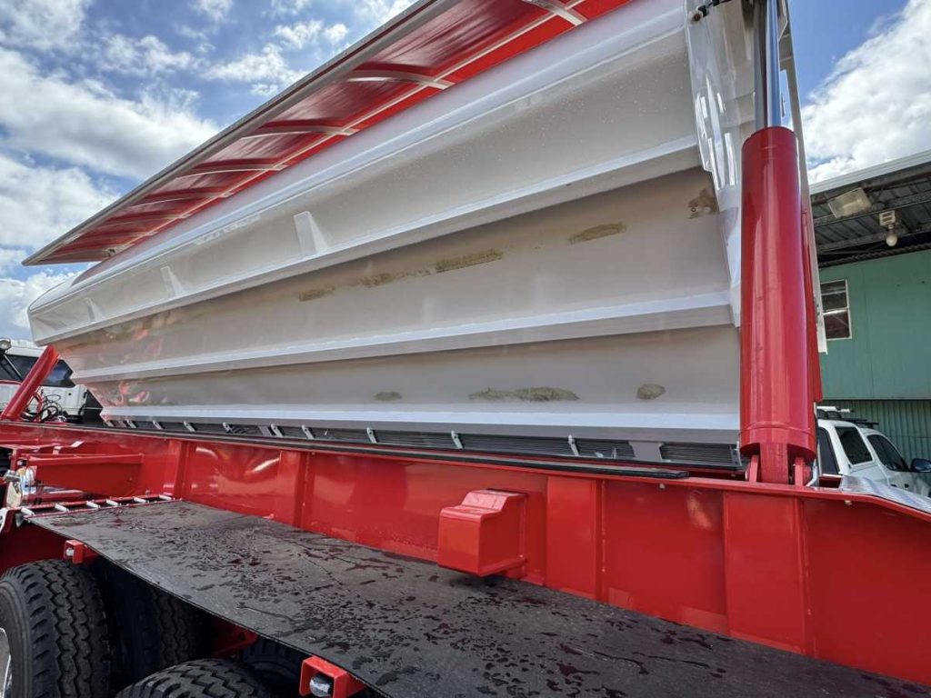 FreightWest side tipper discharging iron WA