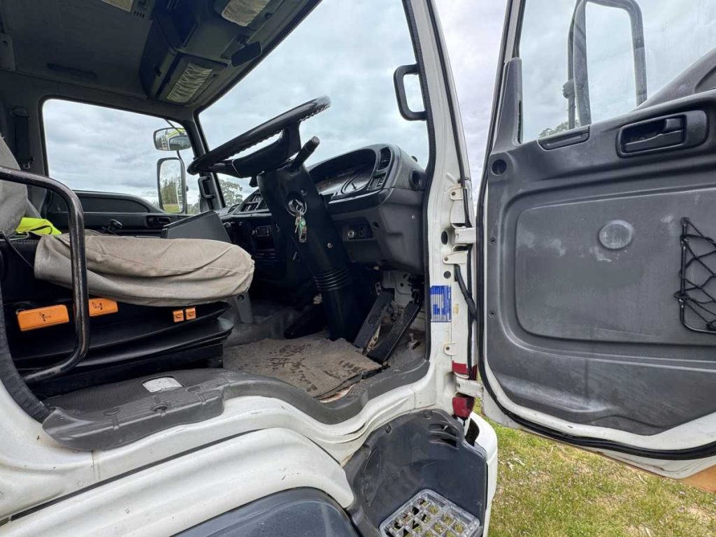 Isuzu FZR950 payload capacity