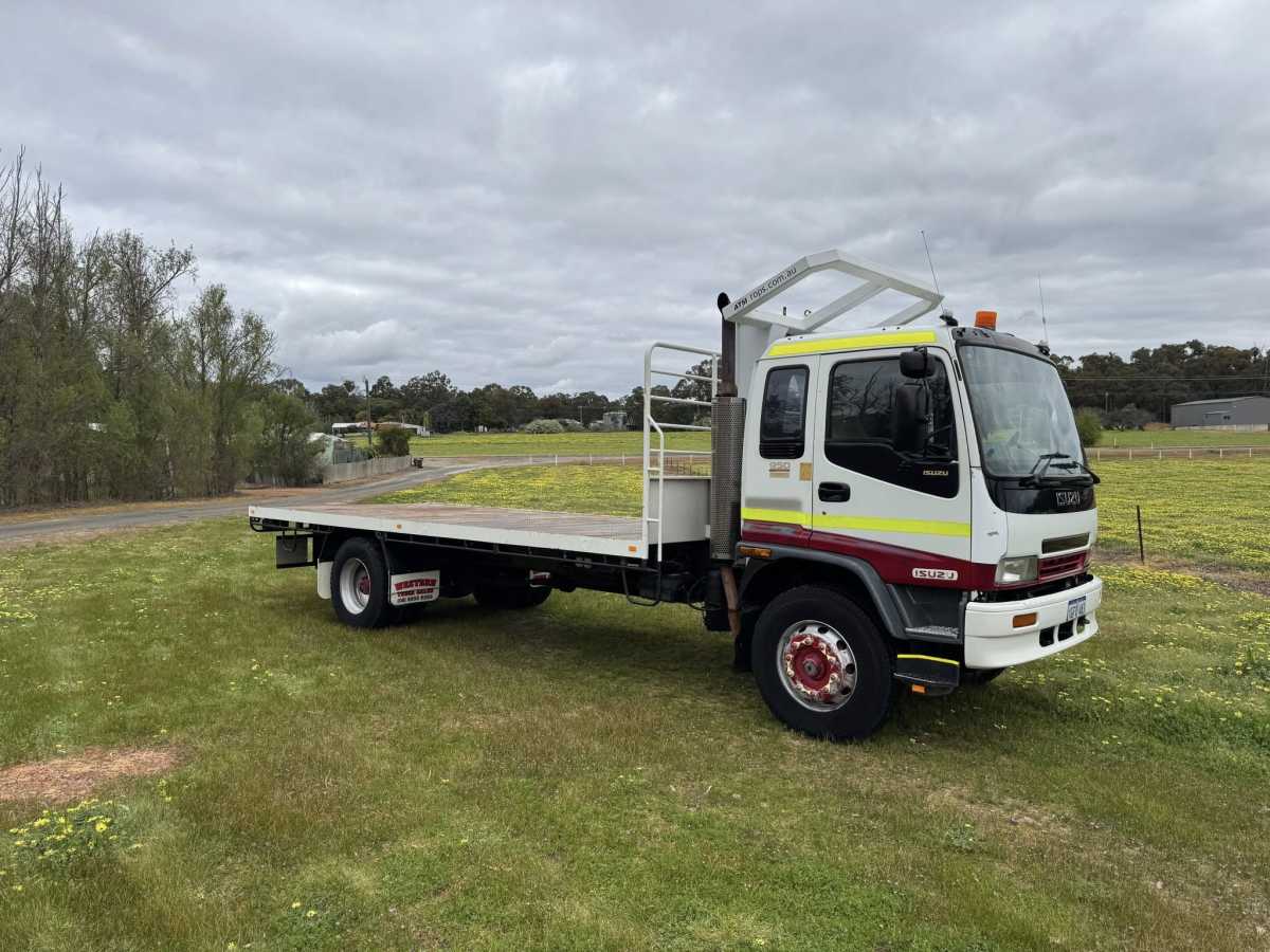 Isuzu heavy-duty truck