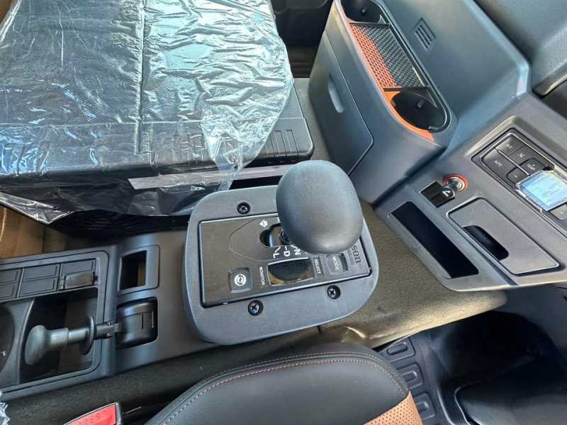 Sitrak T5G 8x4 Cab Chassis gear selector