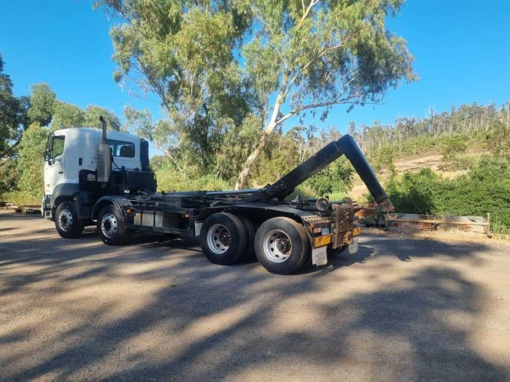 Hino 700 Model 3213 with hook lift arm