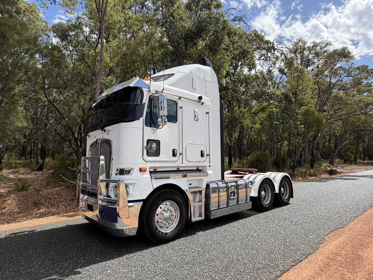 Kenworth K200 6x4 prime mover side view