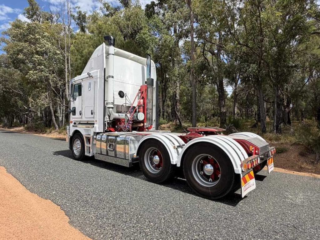 Kenworth K200 chassis and fifth wheel