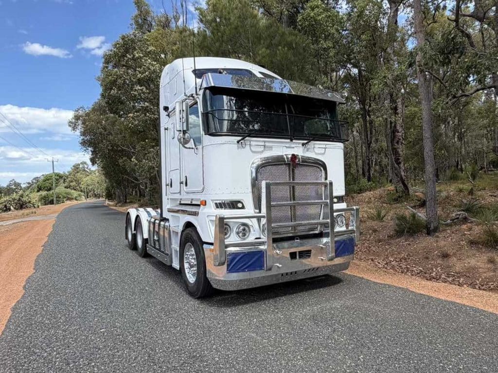 Kenworth K200 prime mover front three-quarter view