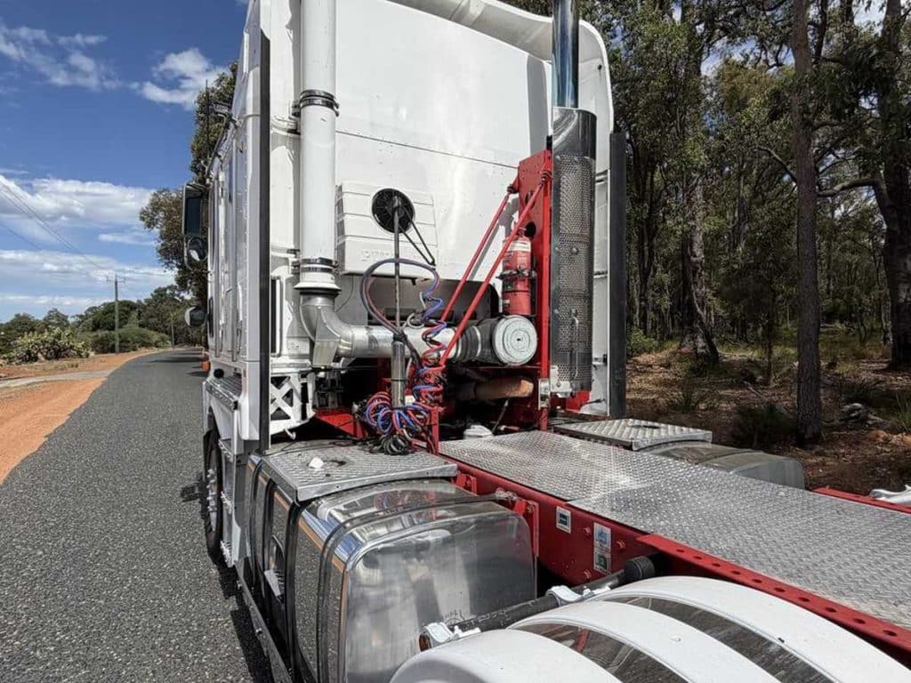 Kenworth K200 6x4 rear drive wheels
