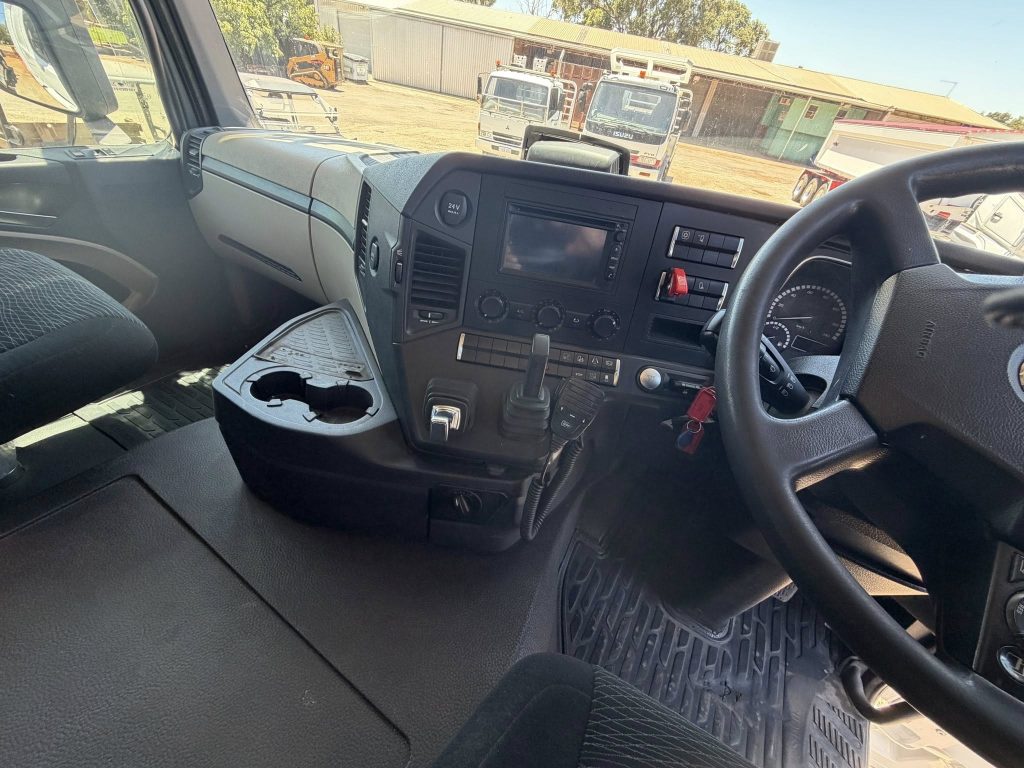 Mercedes-Benz Actros 2651 cab dashboard and steering wheel