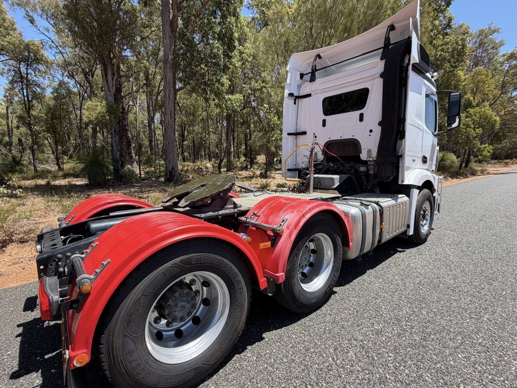 Mercedes-Benz Actros 2651 6x4 drive wheels