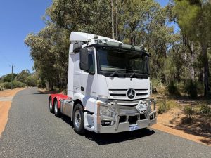 Mercedes-Benz Actros 2651 prime mover front angle
