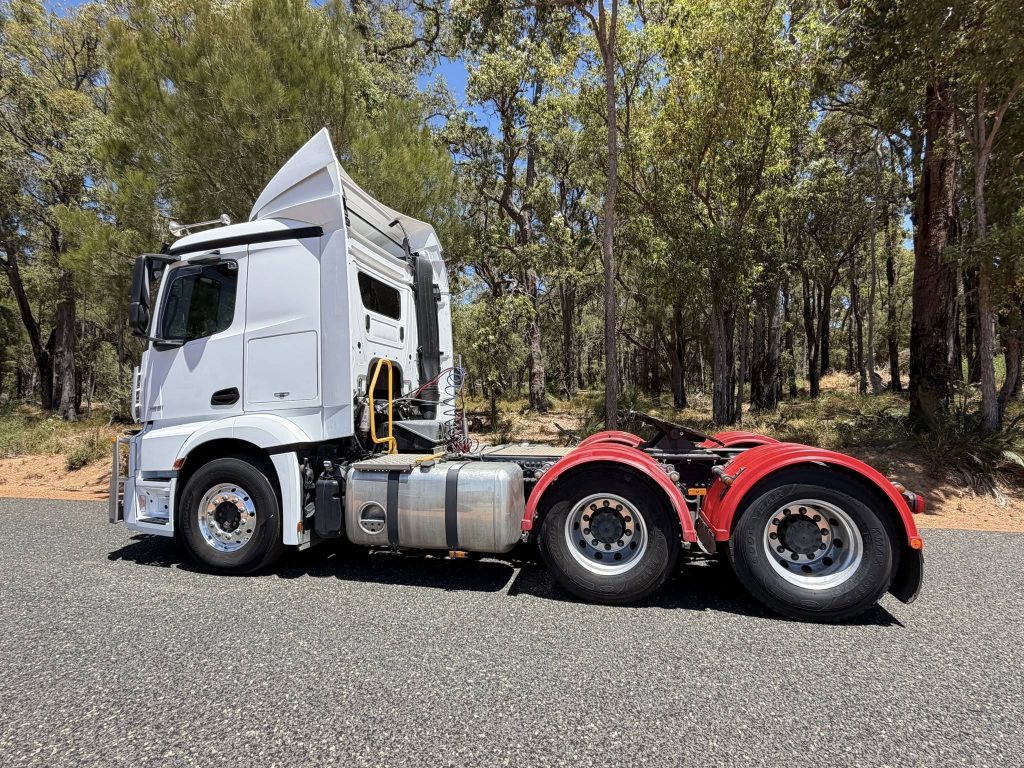 Mercedes-Benz Actros 2651 prime mover rear side view