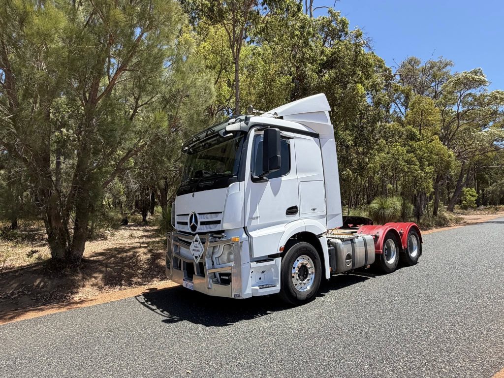Mercedes-Benz Actros 2651 6x4 prime mover side profile